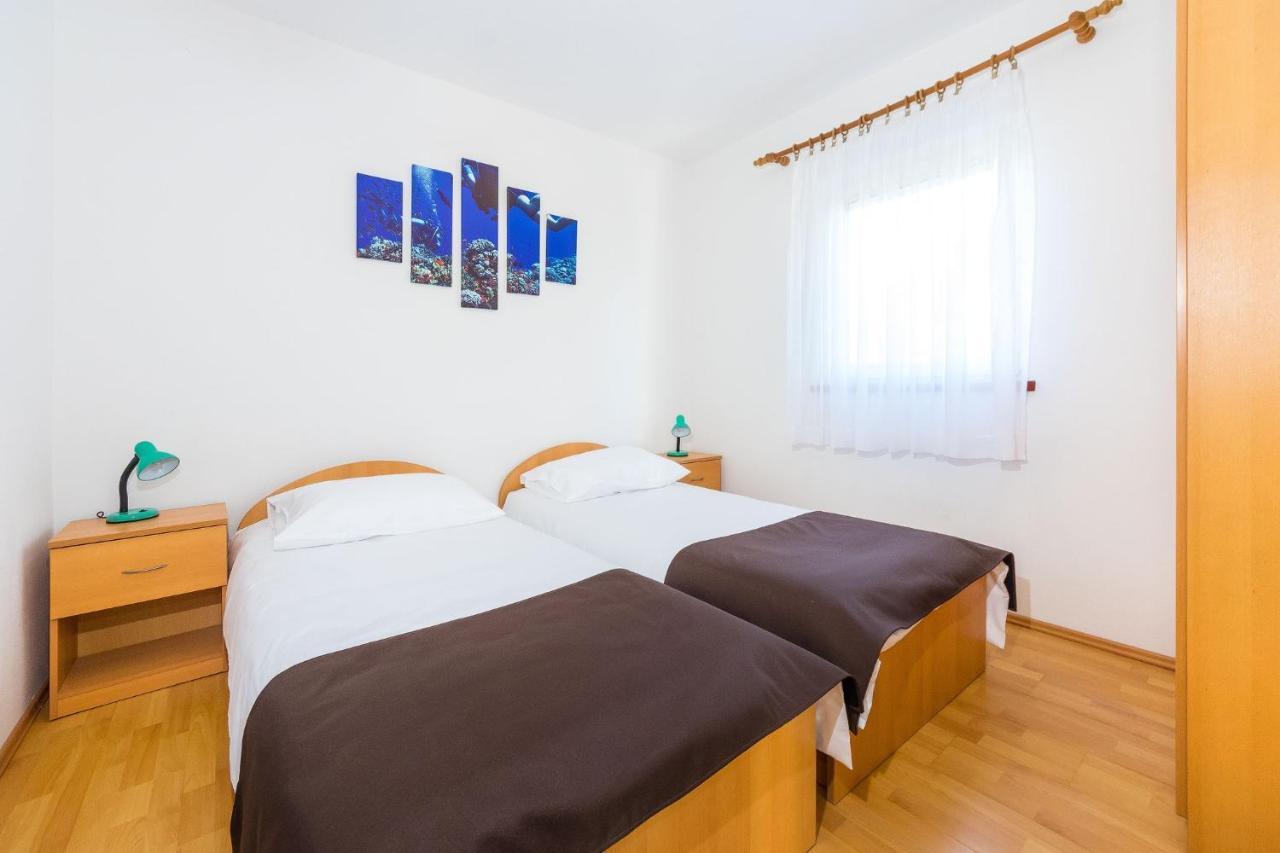 Apartments By The Sea Vrsi - Mulo, Zadar - 5951 Kültér fotó